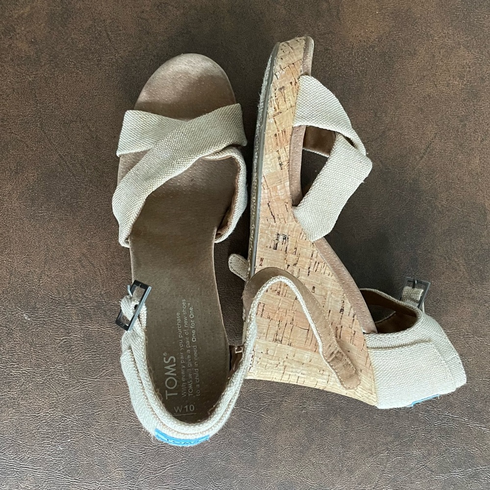 TOMS size 10 wedges. Worn once